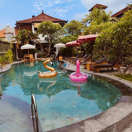 Berlian Inn Kuta Beach Exterior photo