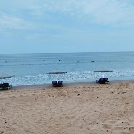 Berlian Inn Kuta Beach Exterior photo