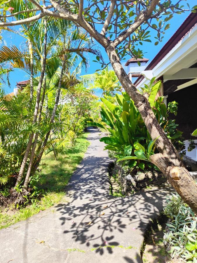 Berlian Inn Kuta Beach Exterior photo