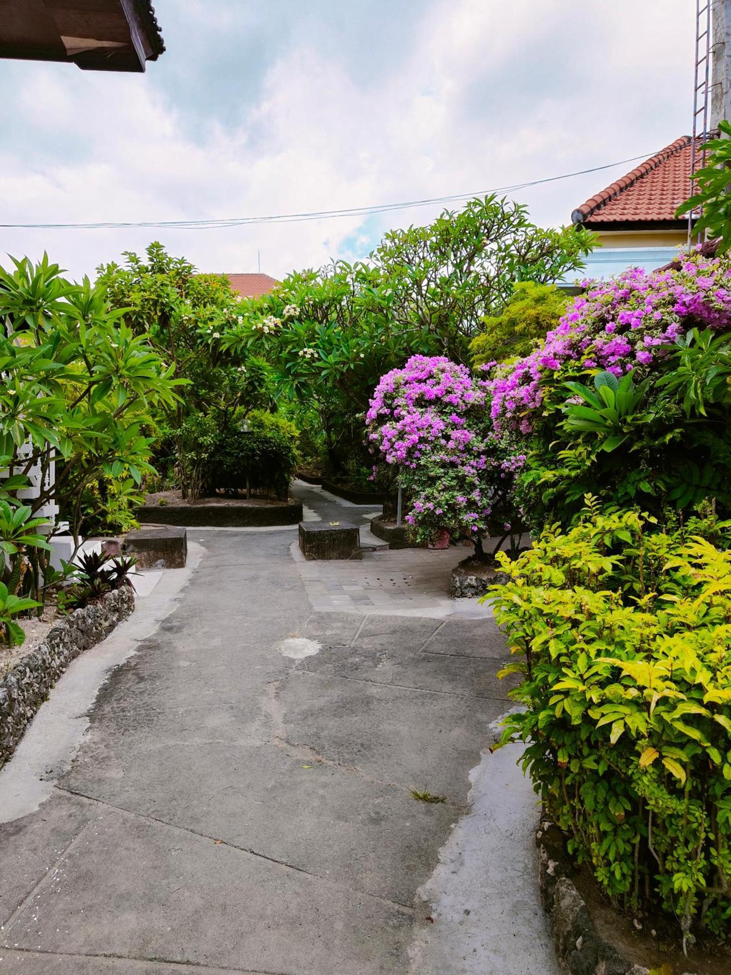 Berlian Inn Kuta Beach Exterior photo